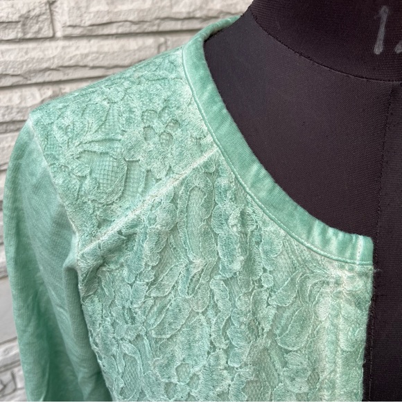 Mint Green Shrug/ Jacket with Lace all over - Picture 3 of 3